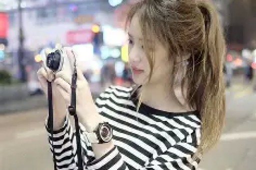 看宋雨琦穿短裙出席活动对长辈90度鞠躬才懂她火都是有原因的